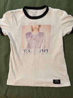 Taylor Swift‎ 1989 World Tour Graphic T Shirt polaroid XS Ringer Tee swiftie
